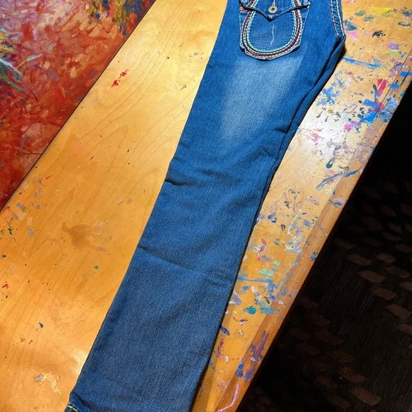 True Religion Billy Big T Jeans with Signature Stitching & Classic Denim Wash - Picture 9 of 10